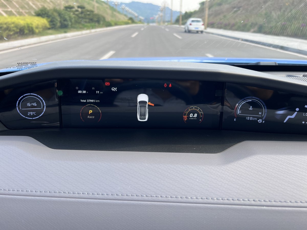 長安 長安UNI-V  2022款 1.5T 尊貴型圖片