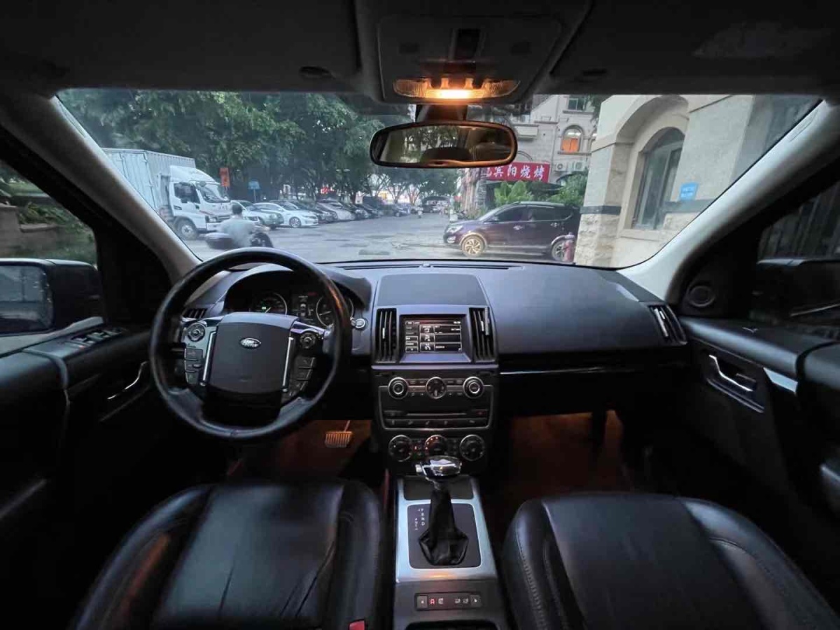 路虎 神行者2  2015款 2.0T Si4 HSE Luxury典藏版圖片