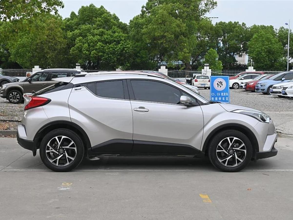 豐田 C-HR  2020款 2.0L 領(lǐng)先版圖片