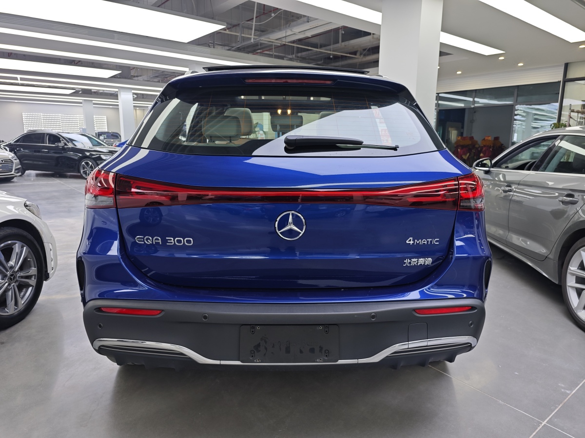 奔馳 奔馳EQA  2022款 EQA 300 4MATIC 首發(fā)特別版圖片