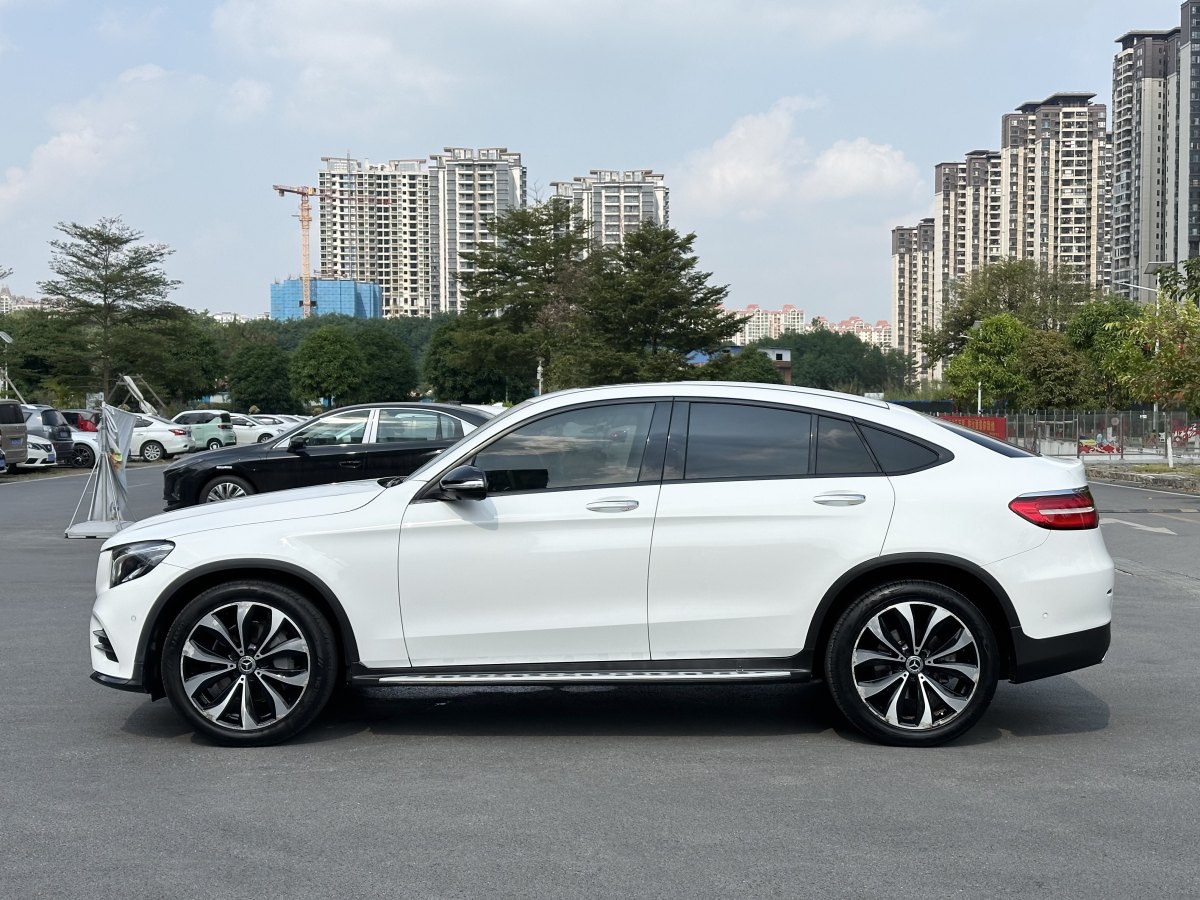 奔馳 奔馳GLC  2022款 改款 GLC 260 4MATIC 轎跑SUV圖片