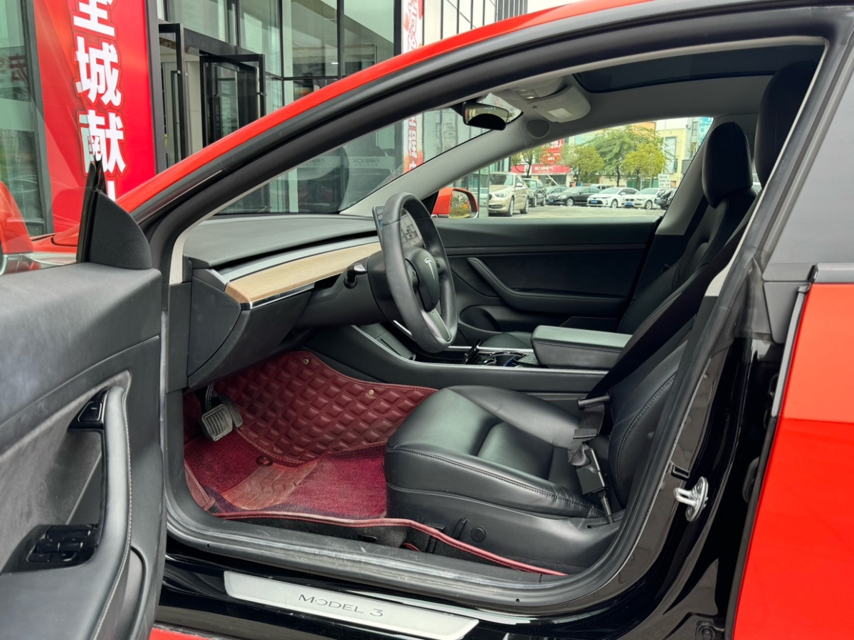 特斯拉 Model 3  2019款 標(biāo)準(zhǔn)續(xù)航后驅(qū)升級版圖片