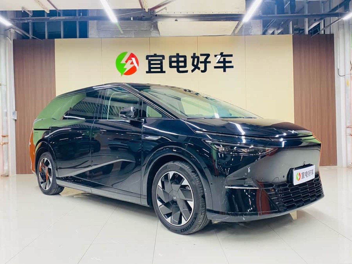 小鵬 小鵬X9  2024款 640四驅(qū)高性能Max圖片