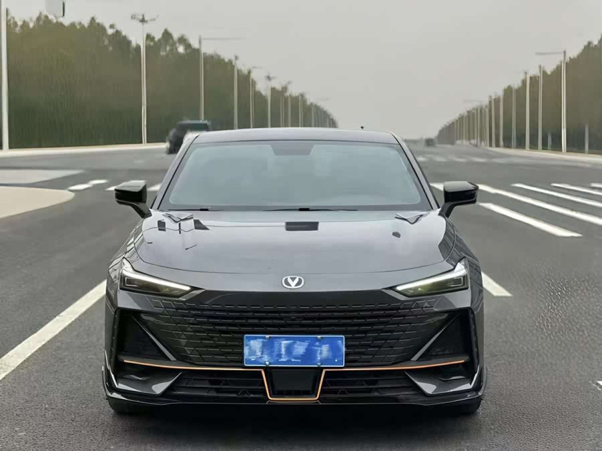 長(zhǎng)安 長(zhǎng)安UNI-V  2022款 1.5T 運(yùn)動(dòng)版圖片