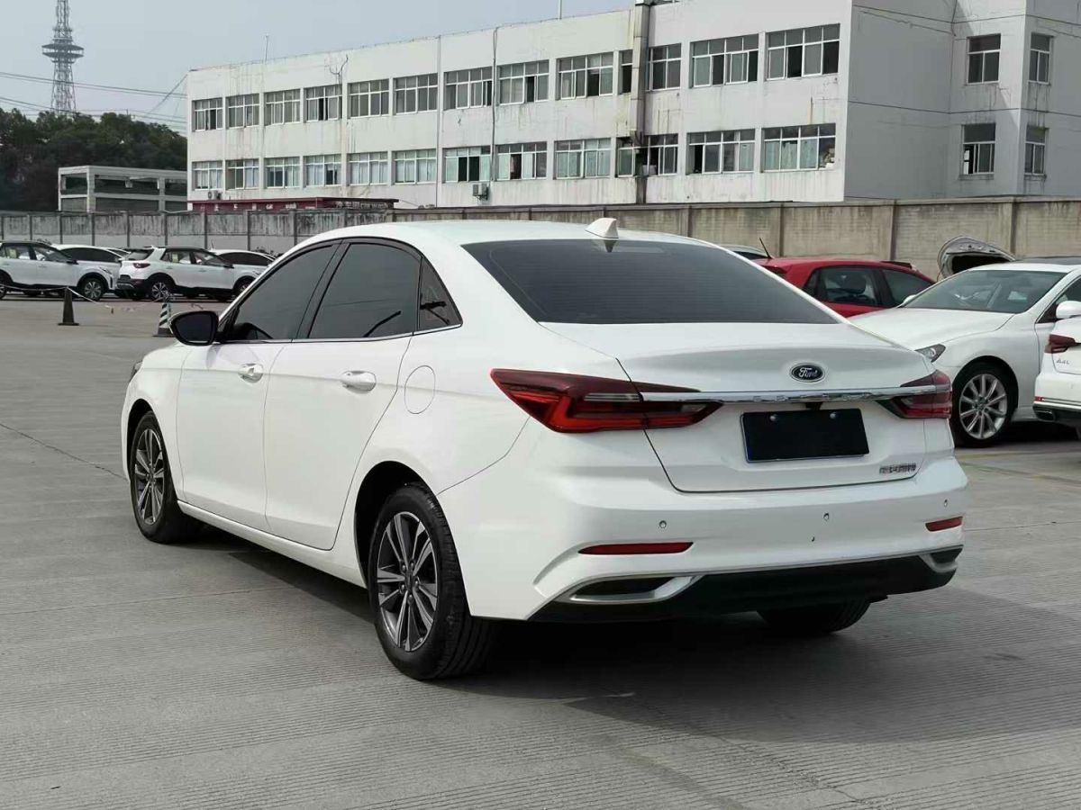 福特 領(lǐng)睿  2022款 EcoBoost 170 尊領(lǐng)型圖片