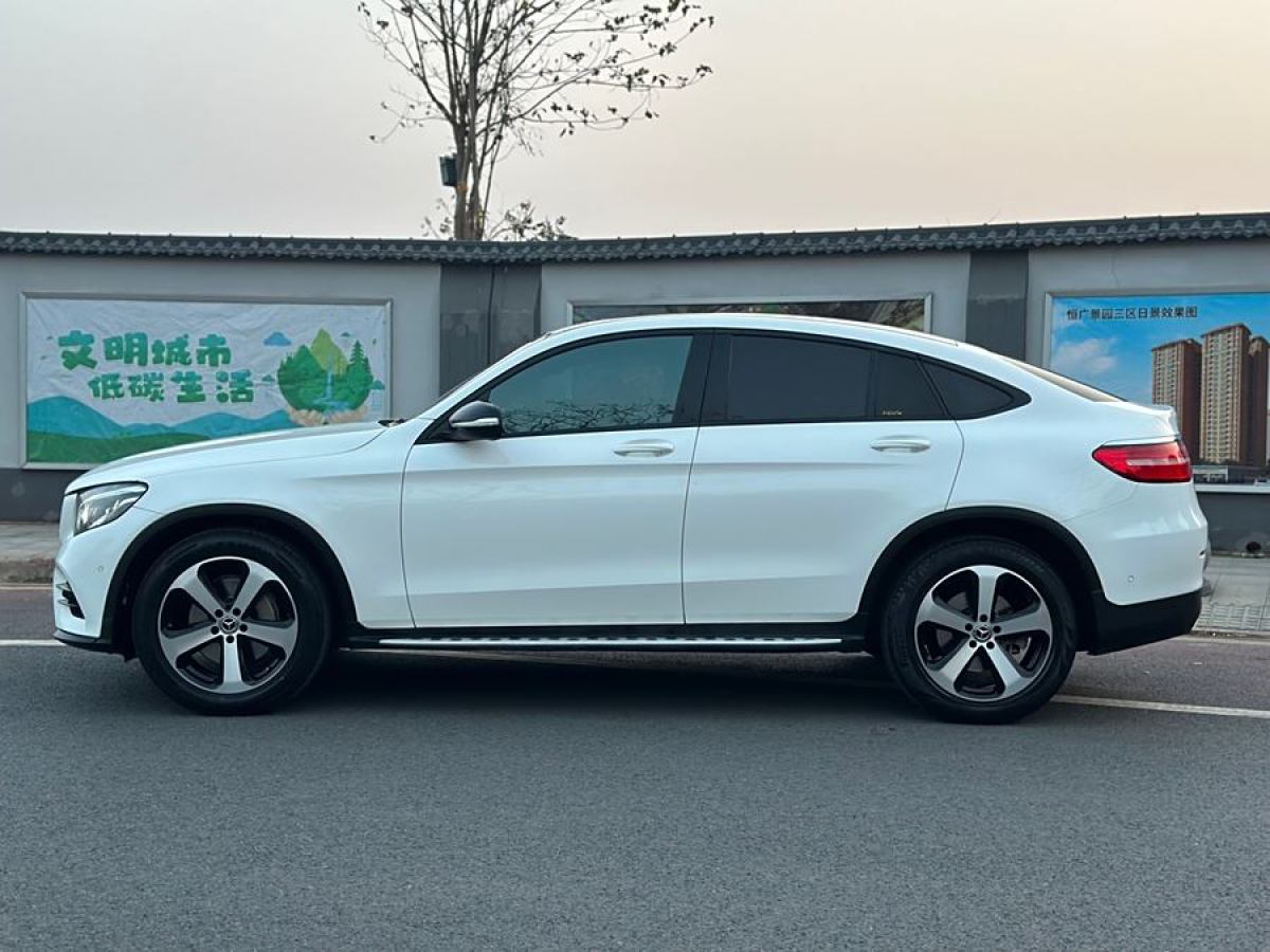 奔馳 奔馳GLC  2022款 改款 GLC 300 4MATIC 轎跑SUV圖片