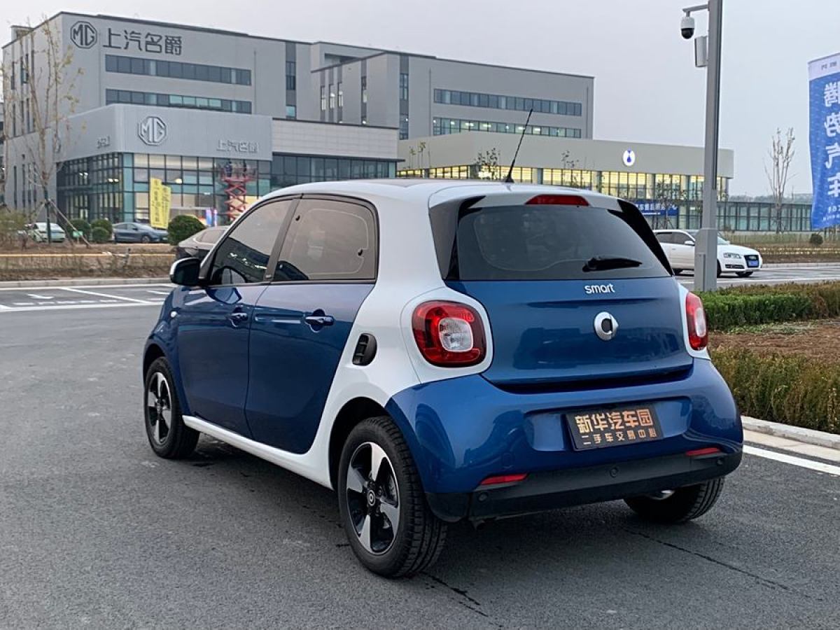 2018年10月smart forfour  2018款 1.0L 52千瓦激情版