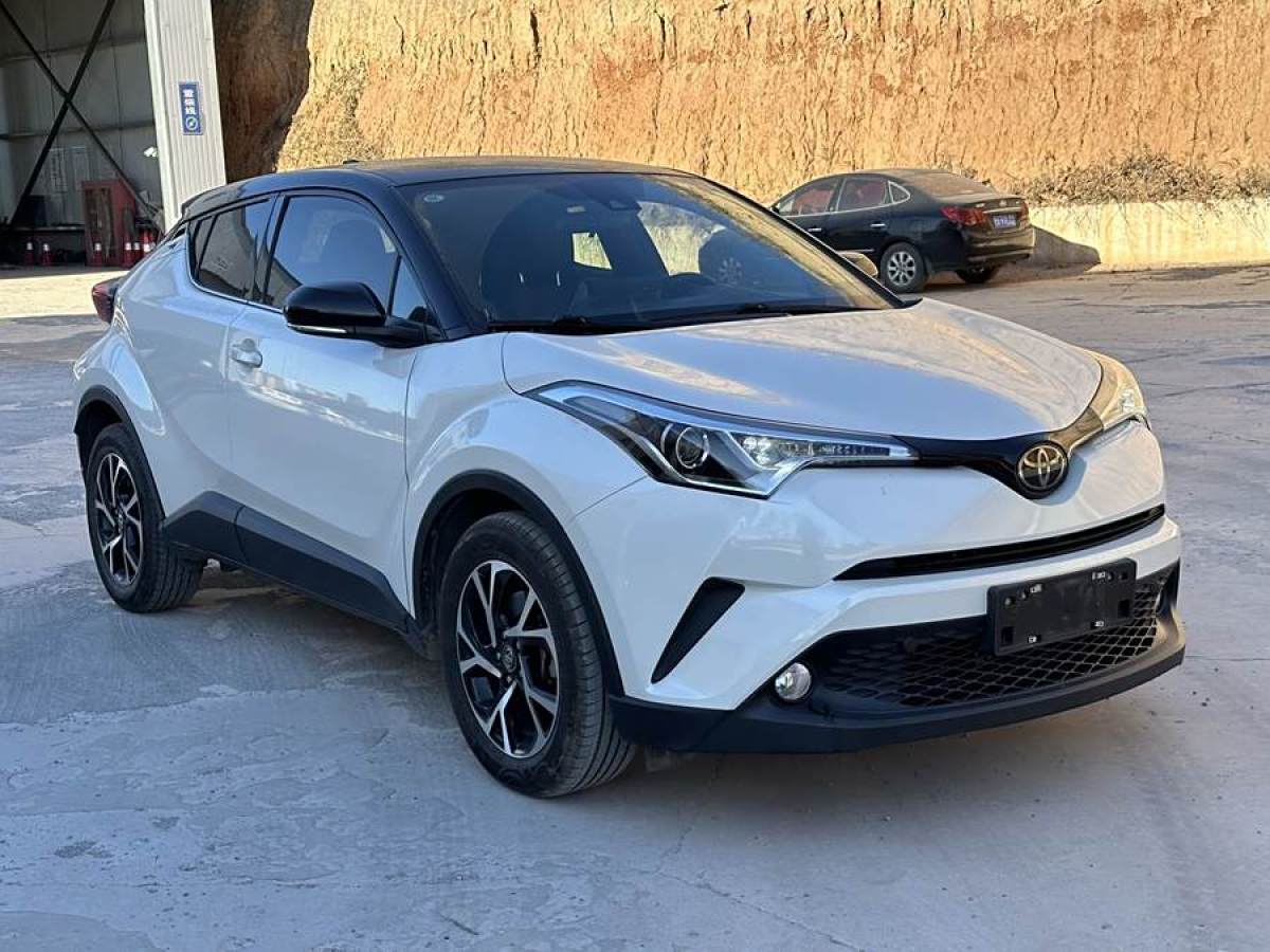 豐田 C-HR  2020款 2.0L 領(lǐng)先版圖片