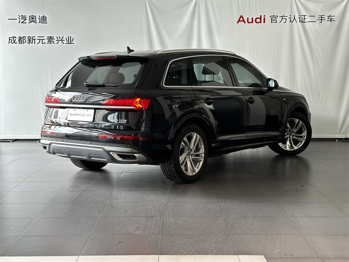 2021年10月奧迪 奧迪Q7  2023款 45 TFSI quattro S line運(yùn)動(dòng)型