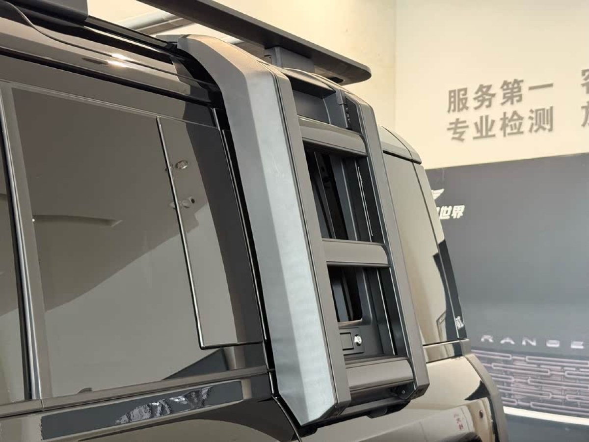 路虎 衛(wèi)士  2023款 110 P400 暗黑特別版圖片