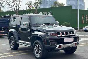 BJ40 北京 2.0T 自動(dòng)四驅(qū)城市獵人版?zhèn)b客型