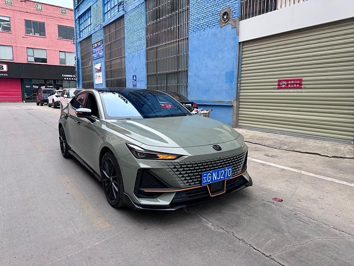 長(zhǎng)安 長(zhǎng)安UNI-V  2022款 1.5T 運(yùn)動(dòng)版圖片