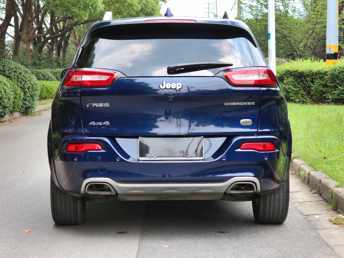 Jeep 自由光  2017款 2.4L 優(yōu)越版圖片