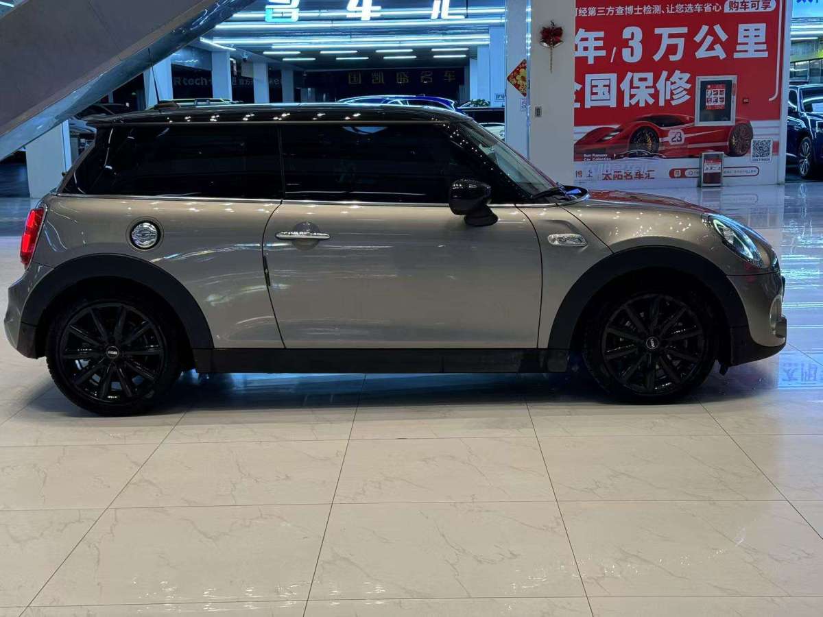 MINI MINI  2020款 2.0T COOPER S 藝術(shù)家 五門版圖片