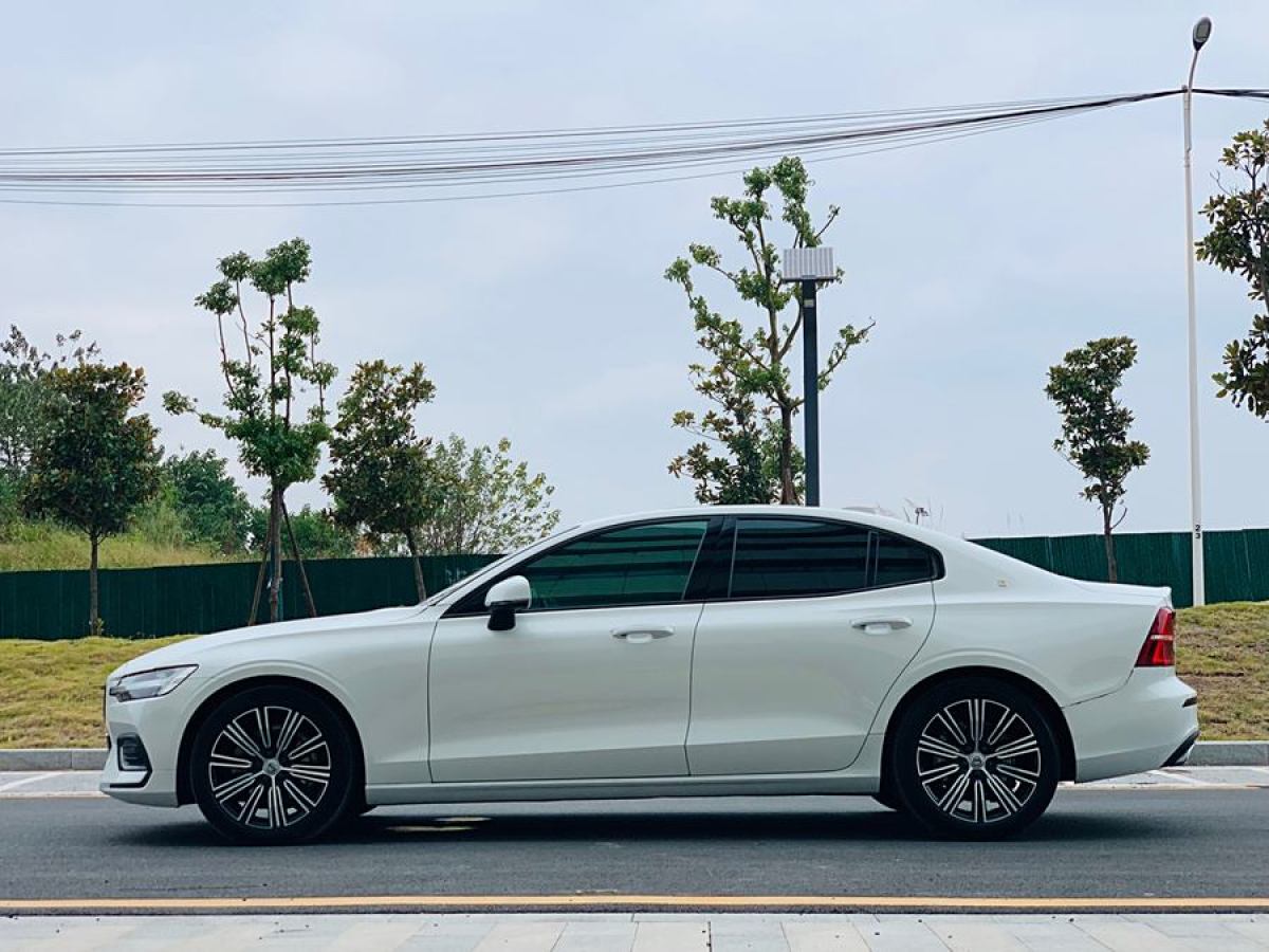 沃爾沃 S60L  2022款 B4 智遠(yuǎn)豪華版圖片