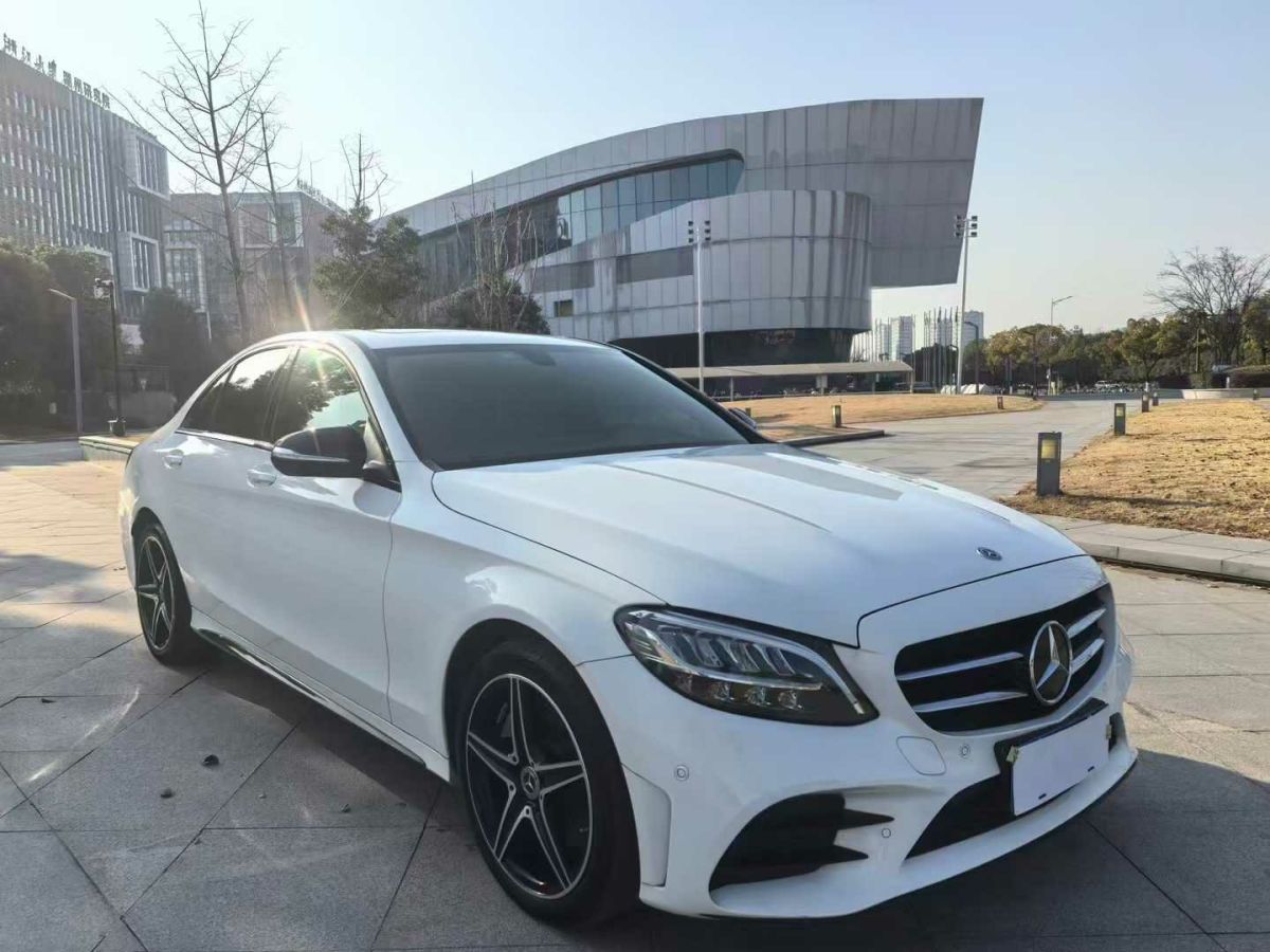 奔馳 奔馳GLE  2020款  GLE 350 4MATIC 時(shí)尚型圖片