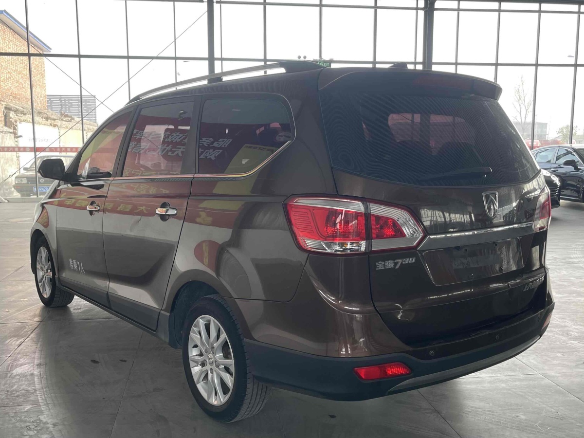 寶駿 730  2014款 1.5L 手動豪華導(dǎo)航ESP版 7座圖片