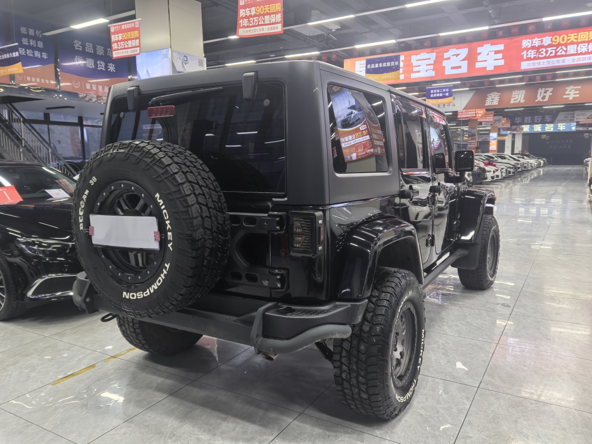 Jeep 牧馬人  2015款 3.0L Sahara 四門版圖片