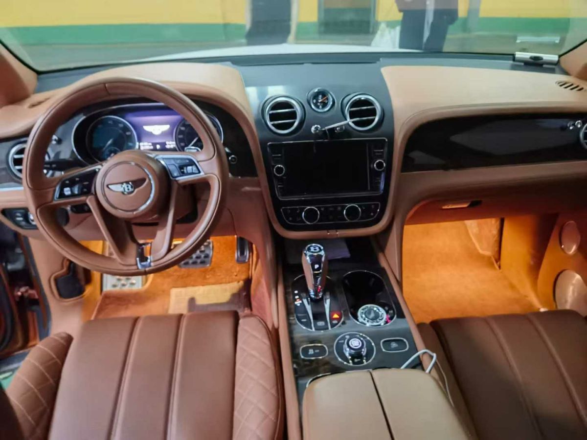 賓利 添越PHEV  2019款  3.0T PHEV圖片