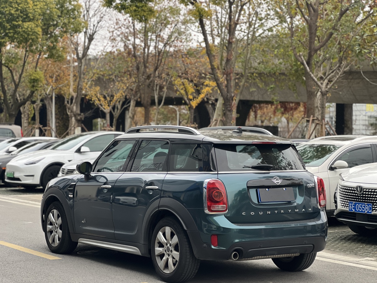 MINI COUNTRYMAN  2019款 1.5T COOPER ALL4 經(jīng)典派周末旅行版圖片