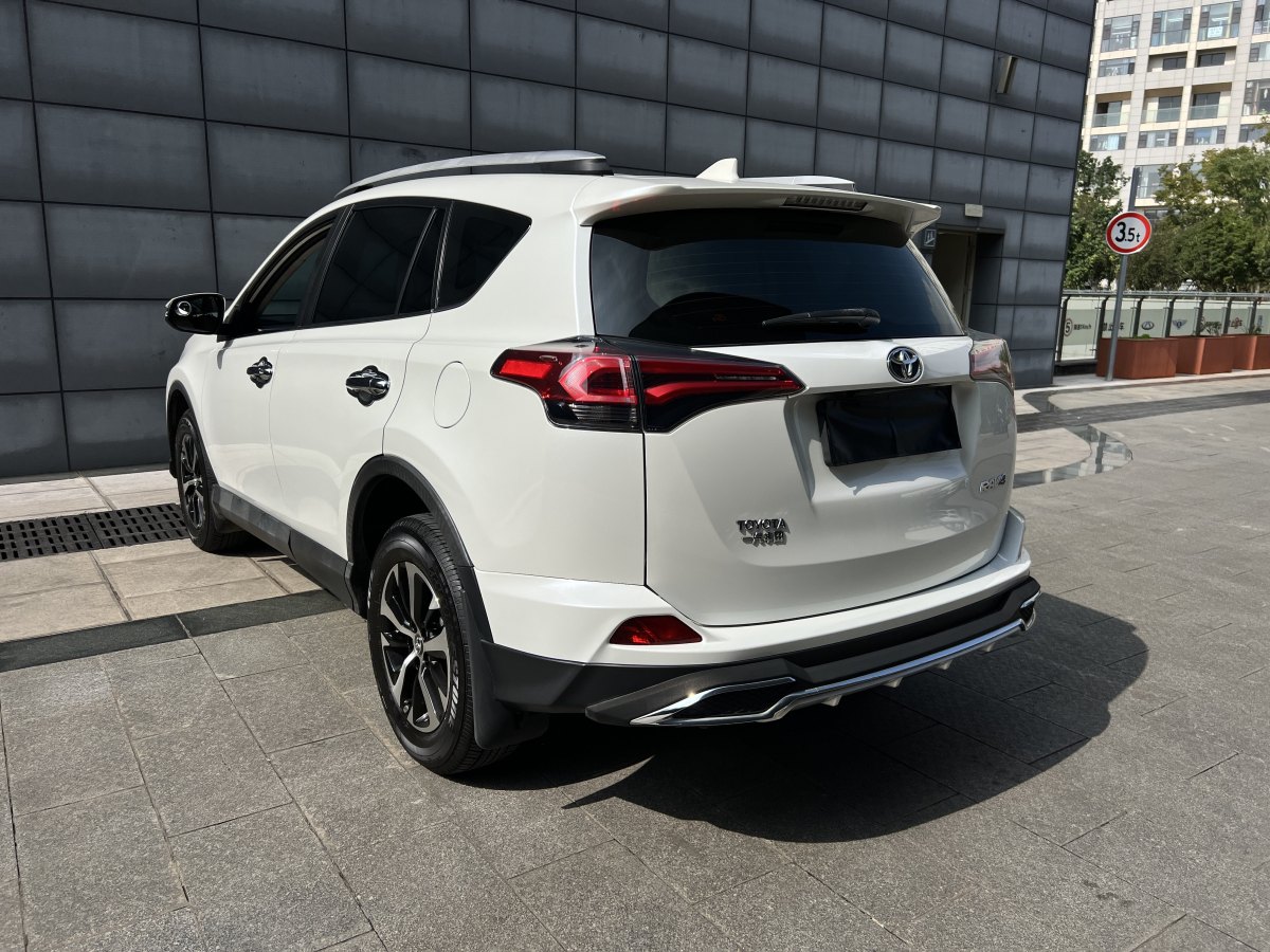 豐田 RAV4  2016款 榮放 2.0L CVT兩驅(qū)都市版圖片