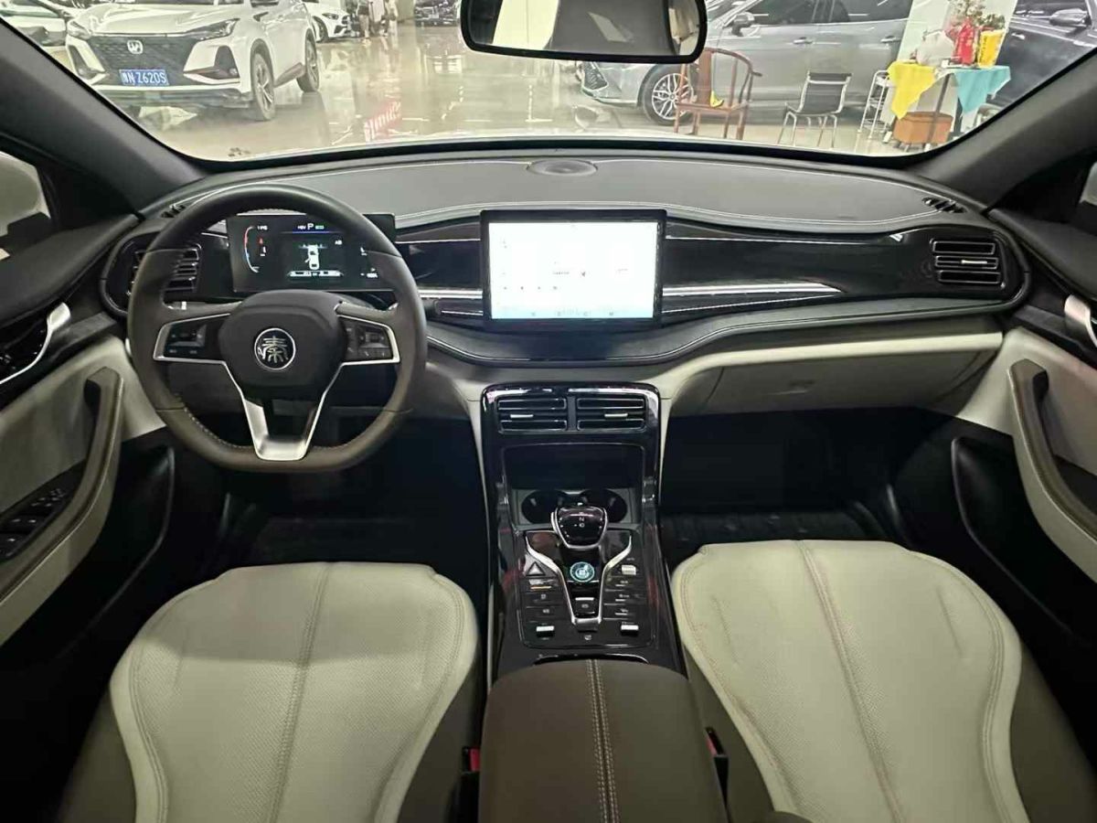 比亞迪 秦PLUS  2023款 DM-i 120KM領(lǐng)航卓越型圖片