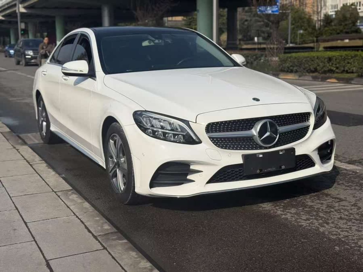 奔馳 奔馳C級(jí)  2019款 改款 C 260 L 運(yùn)動(dòng)版圖片