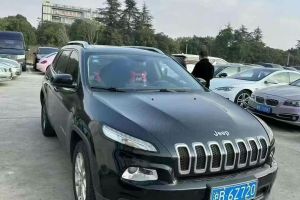 自由光 Jeep 2.0L 優(yōu)越版