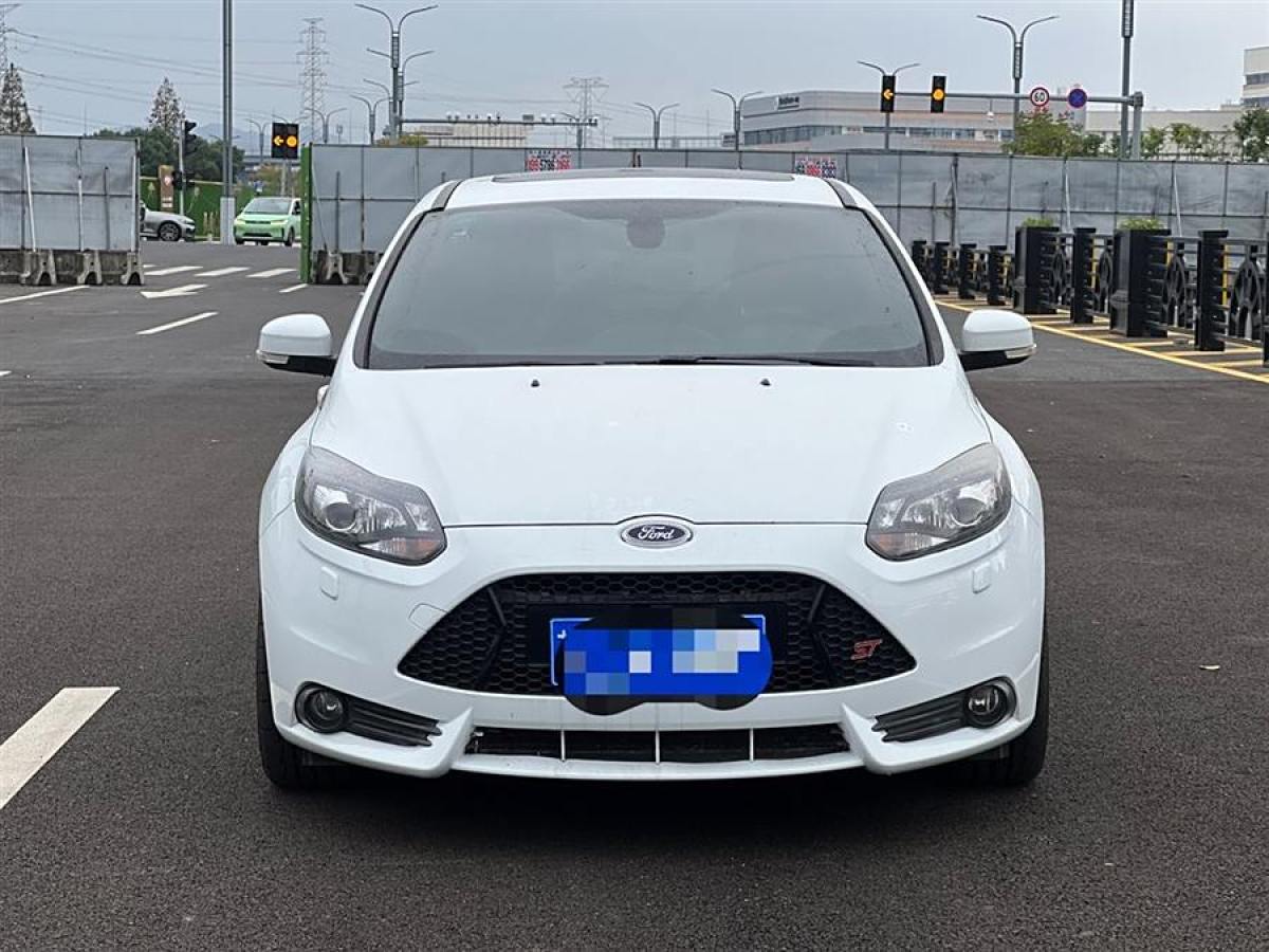 福特 福克斯  2013款 2.0T ST 標(biāo)準(zhǔn)版圖片