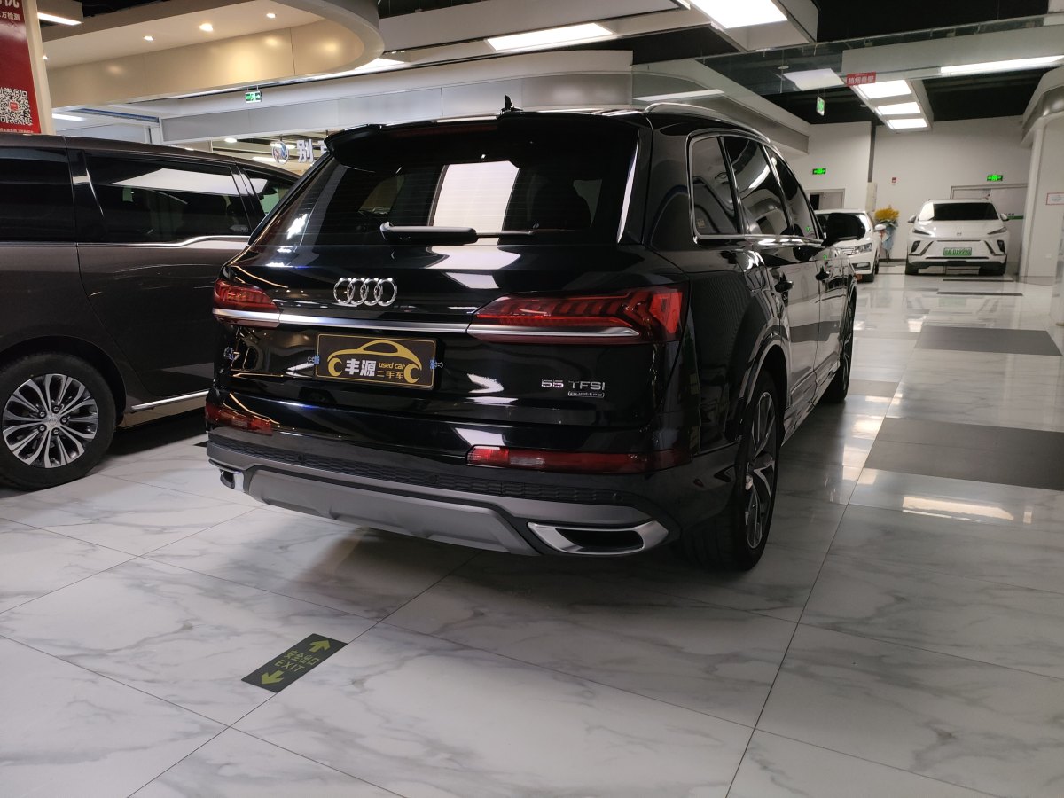 奧迪 奧迪Q7  2023款 55 TFSI quattro S line運(yùn)動(dòng)型圖片