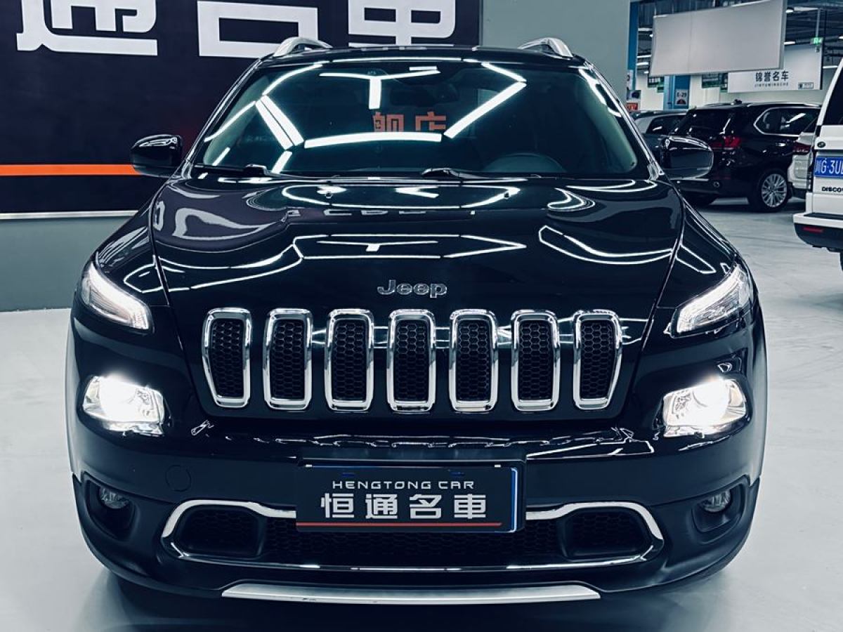 Jeep 自由光  2020款 2.0L 兩驅(qū)經(jīng)典運動版圖片