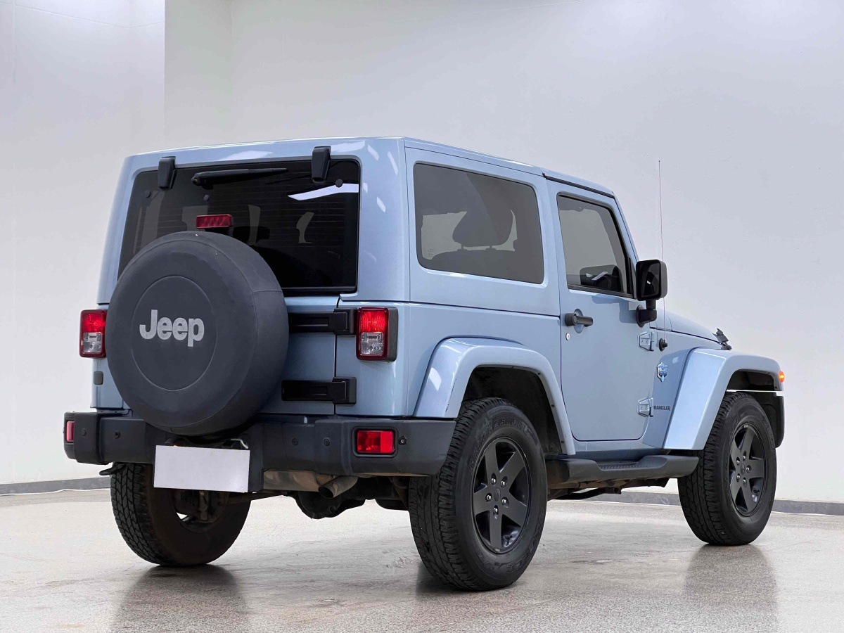 Jeep 牧馬人  2012款 3.6L Sahara 極地版圖片