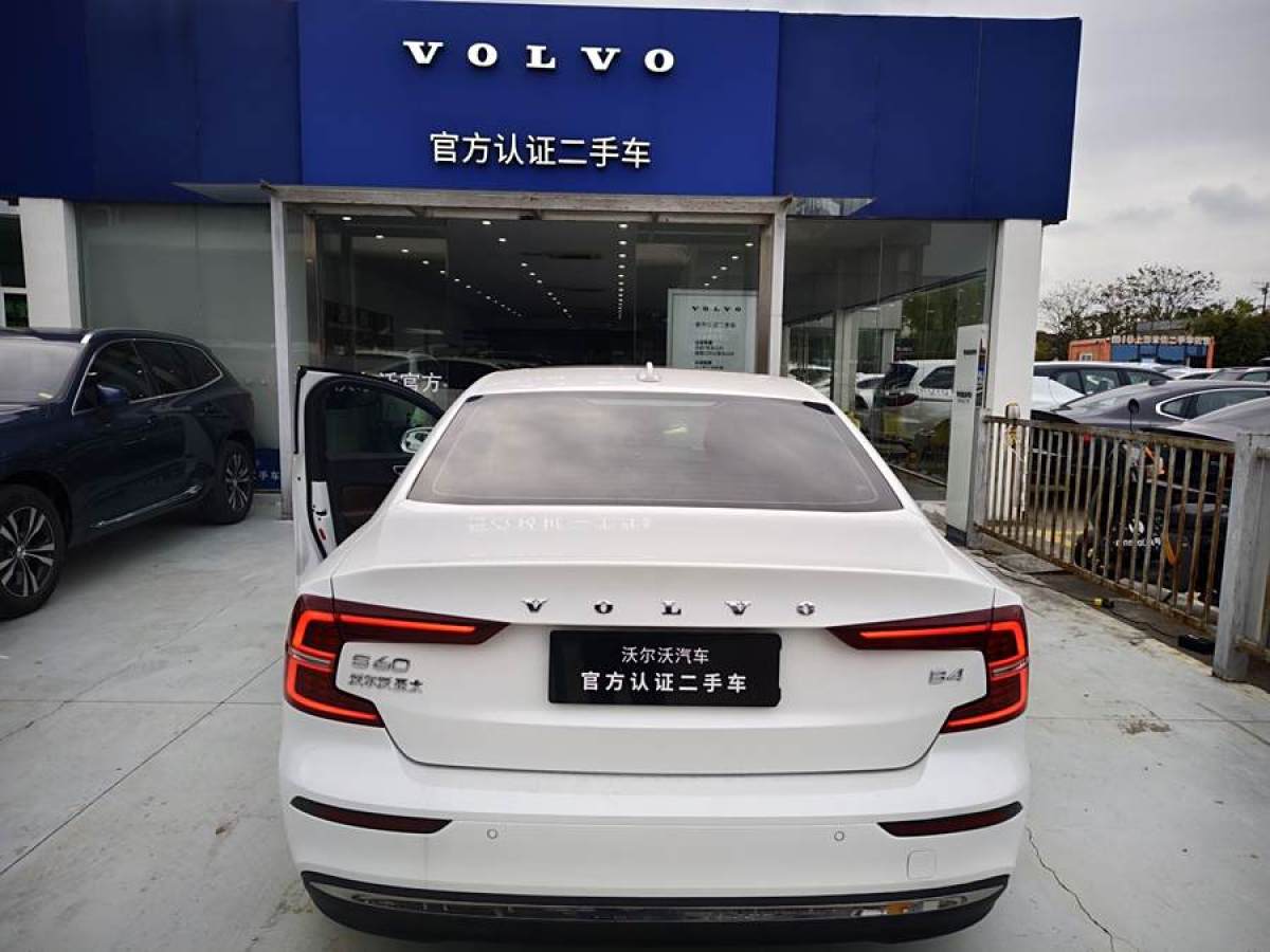 沃爾沃 S60L  2024款 B4 智遠(yuǎn)豪華版圖片