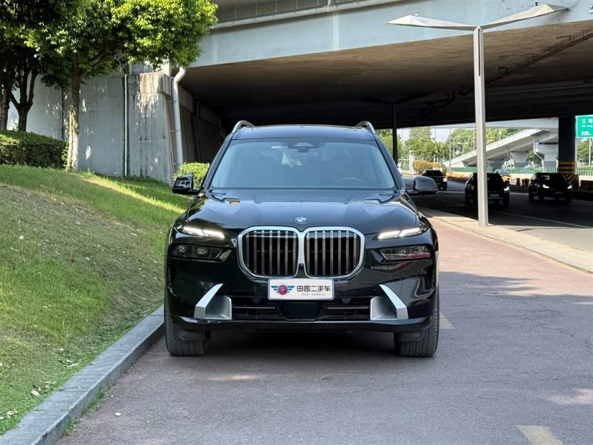 寶馬 寶馬X7  2023款 xDrive40i 領(lǐng)先型豪華套裝圖片