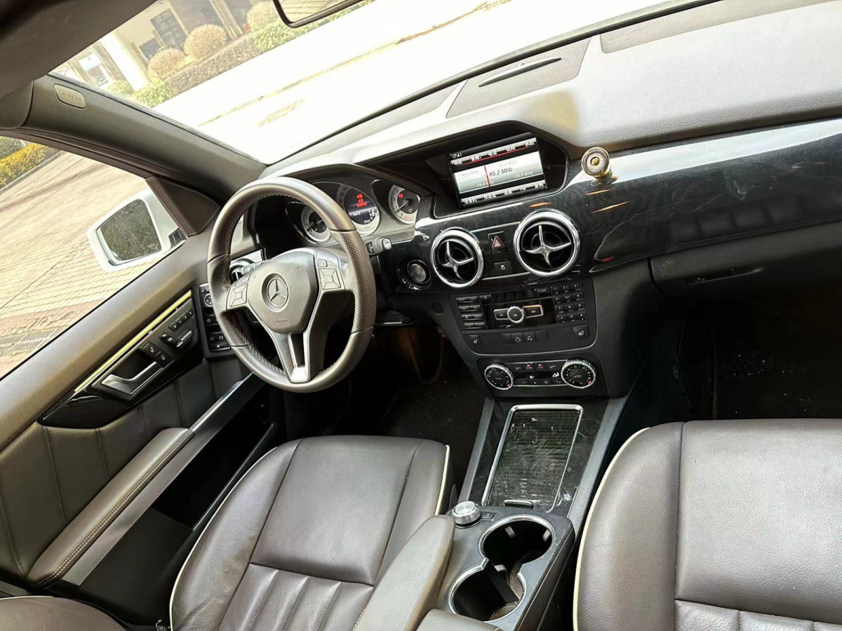 奔驰 奔驰GLK级  2013款 改款 GLK 300 4MATIC 豪华型图片