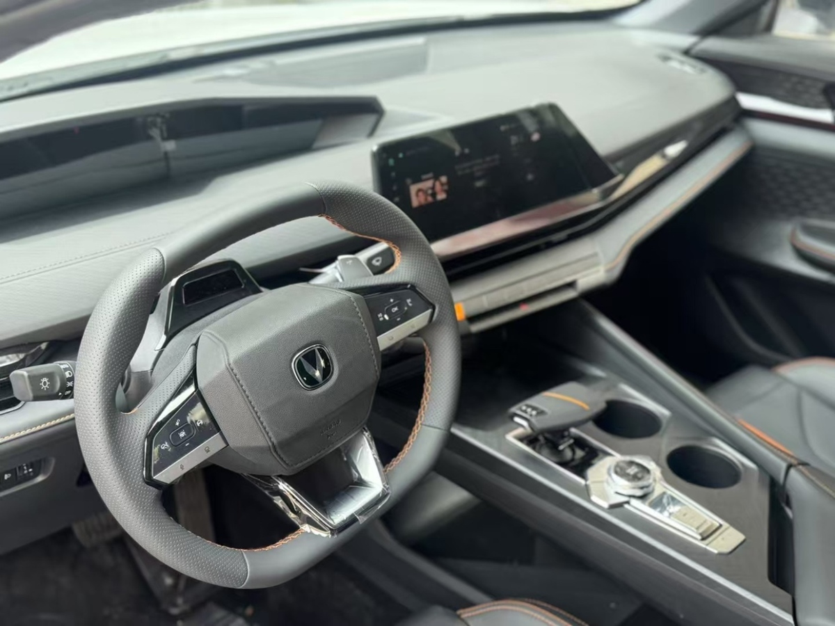 長(zhǎng)安 長(zhǎng)安UNI-V  2024款 1.5T 尊享型圖片