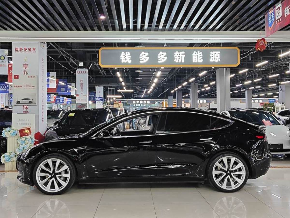 特斯拉 Model 3  2020款 改款 標(biāo)準(zhǔn)續(xù)航后驅(qū)升級(jí)版圖片