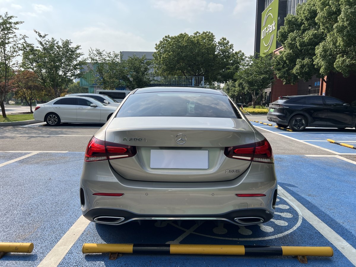 奔馳 奔馳A級  2019款  改款 A 200 L 運(yùn)動(dòng)轎車圖片