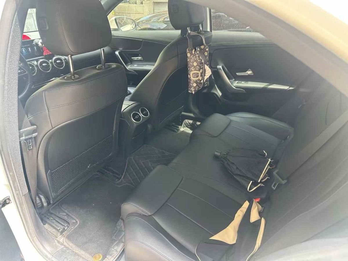 奔馳 奔馳GLE  2020款  GLE 350 4MATIC 時(shí)尚型圖片