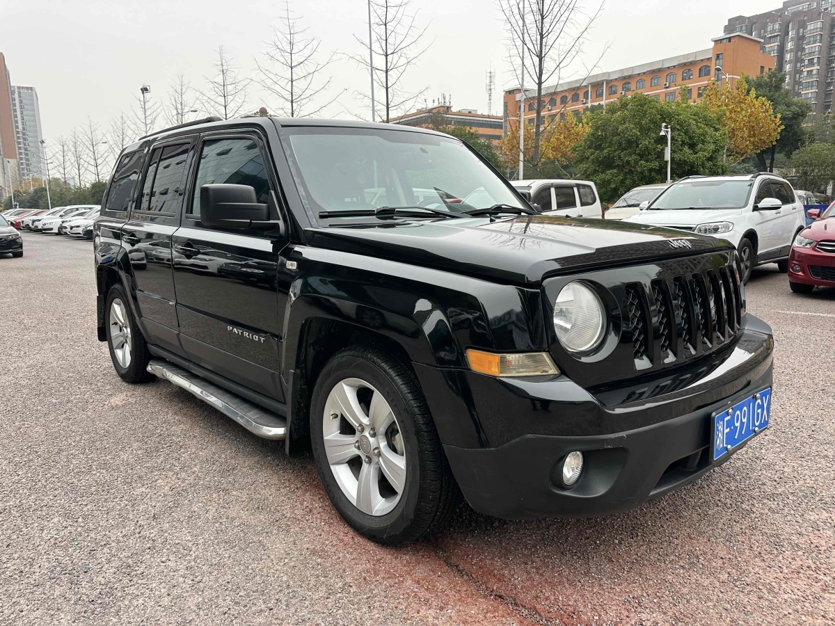 Jeep 自由客  2015款 2.0L 運(yùn)動版圖片