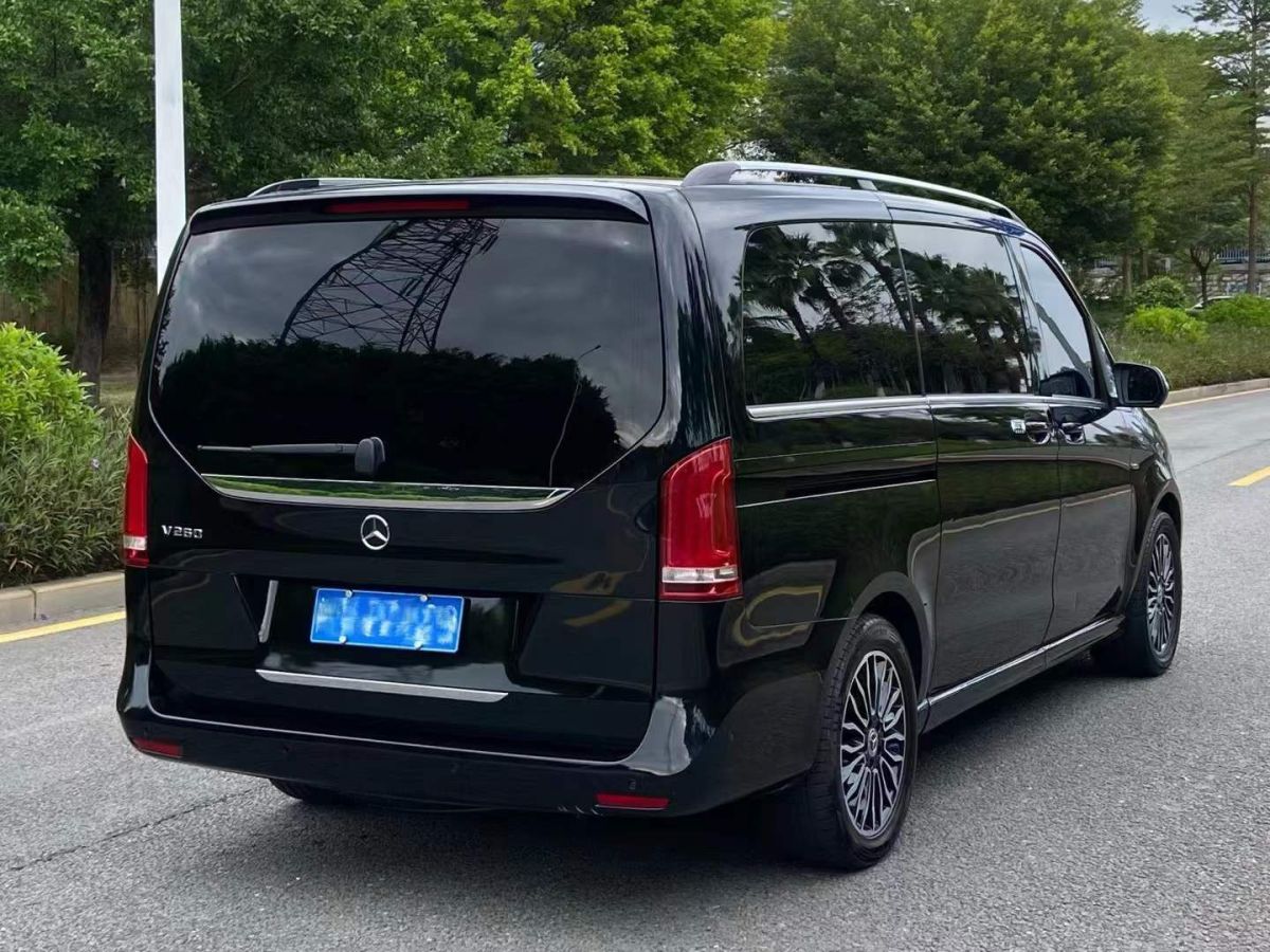 奔馳 奔馳A級  2019款  A 220 L 4MATIC 運(yùn)動轎車圖片