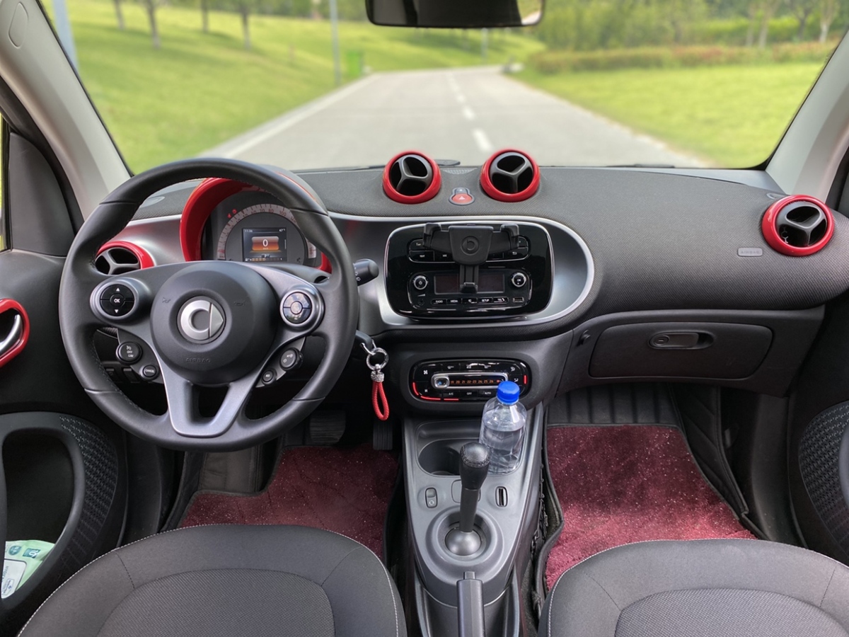 2018年09月smart fortwo  2018款 1.0L 52千瓦硬頂激情版