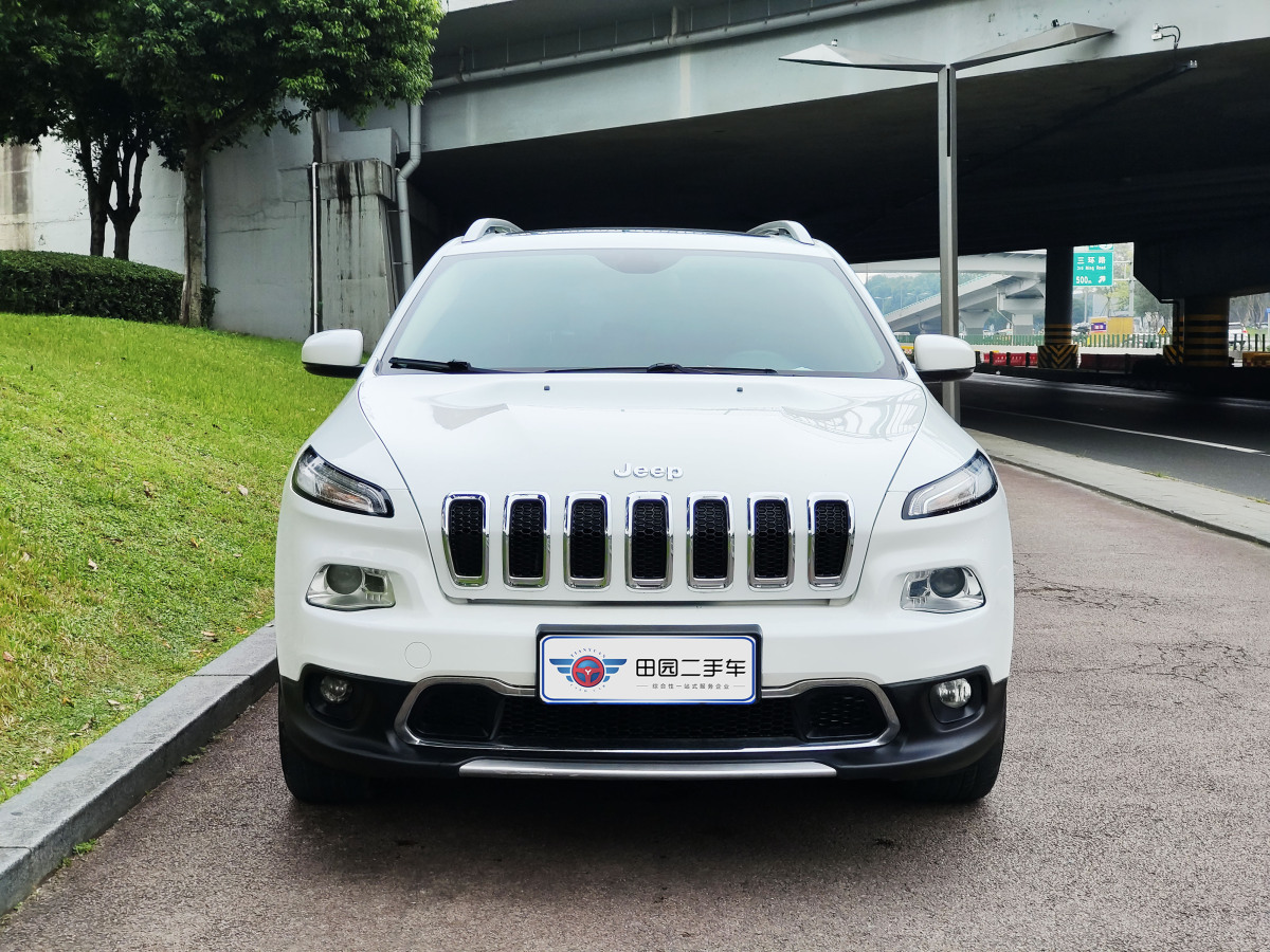 Jeep 自由光  2017款 2.4L 領(lǐng)先智能版圖片