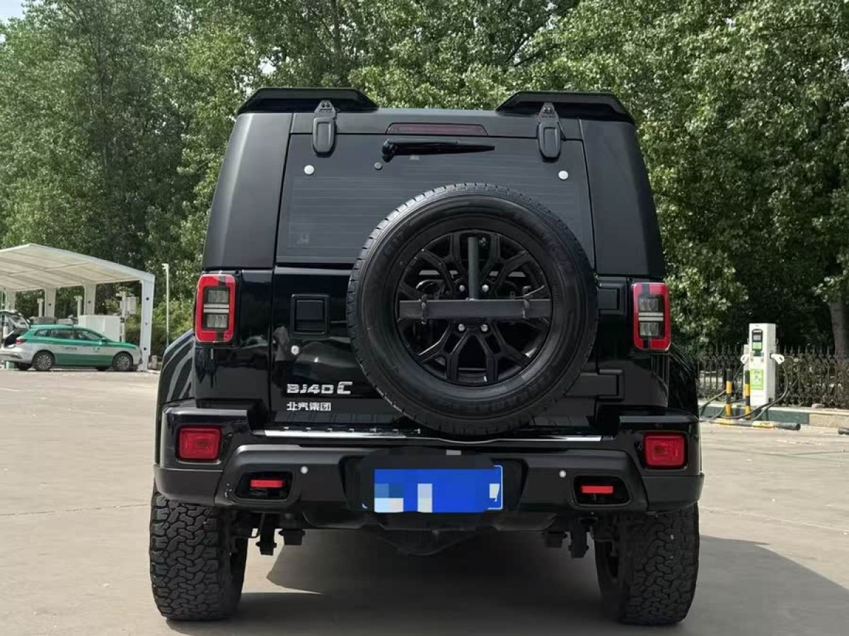 北京 BJ40  2020款 2.0T 自動(dòng)四驅(qū)城市獵人版至尊型圖片