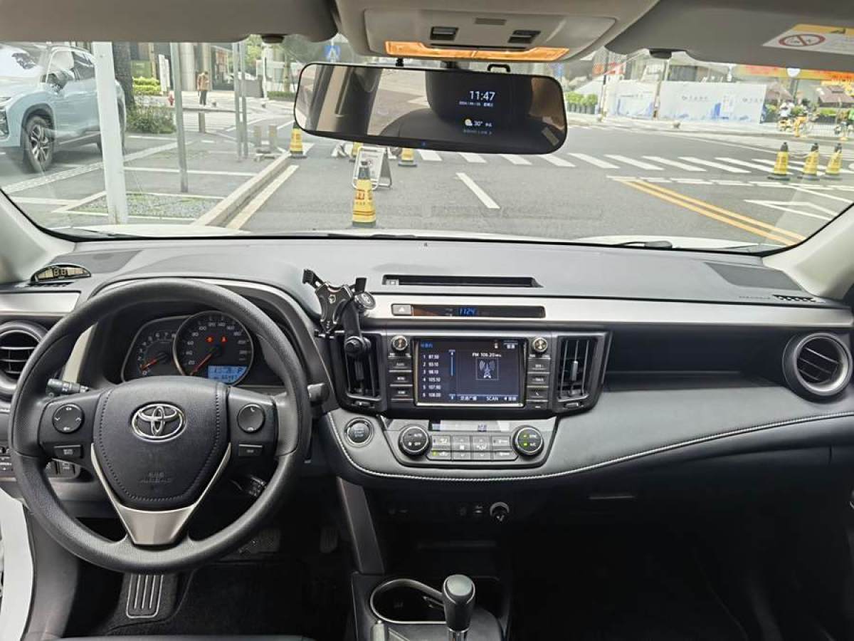 2017年5月豐田 RAV4榮放  2016款 2.0L CVT兩驅(qū)風尚版