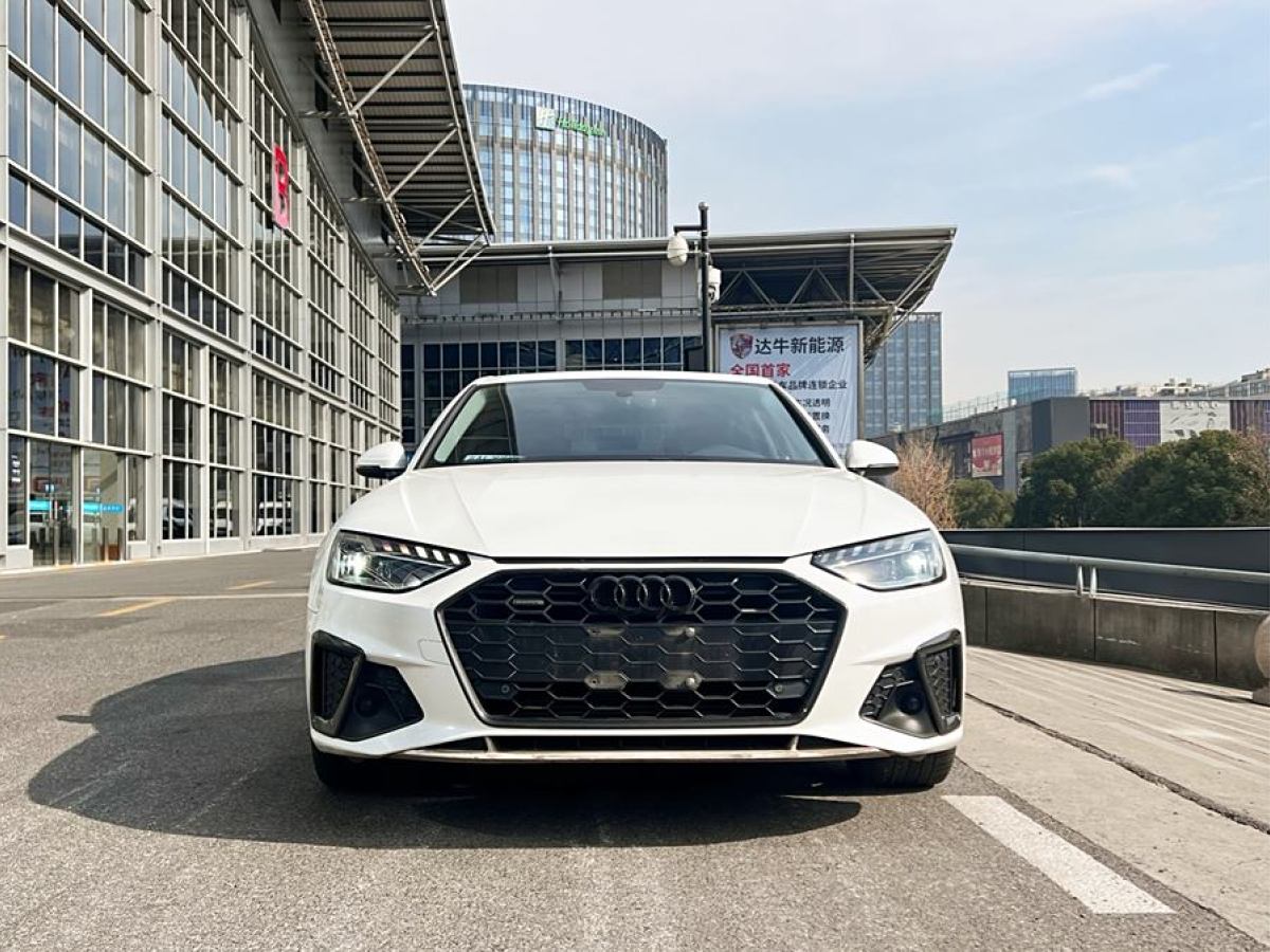 奧迪 奧迪A4L  2020款 40 TFSI quattro 豪華動感型圖片