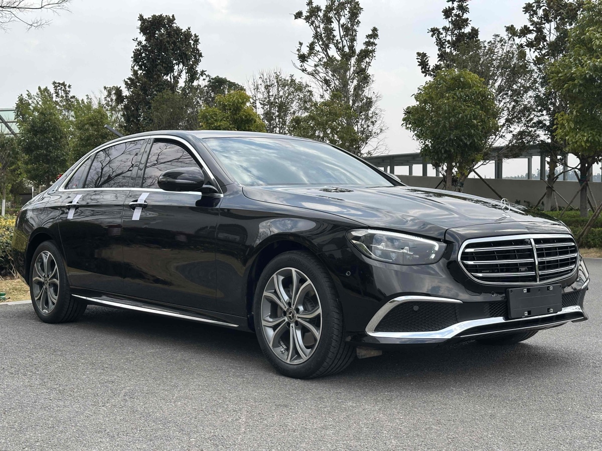 奔馳 奔馳E級  2022款 改款 E 300 L 運(yùn)動(dòng)豪華型圖片