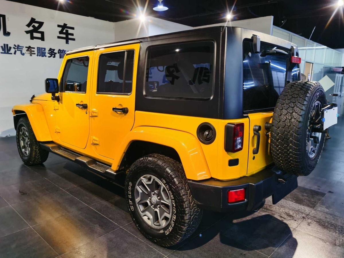 Jeep 牧馬人  2015款 3.0L Sahara 四門版圖片