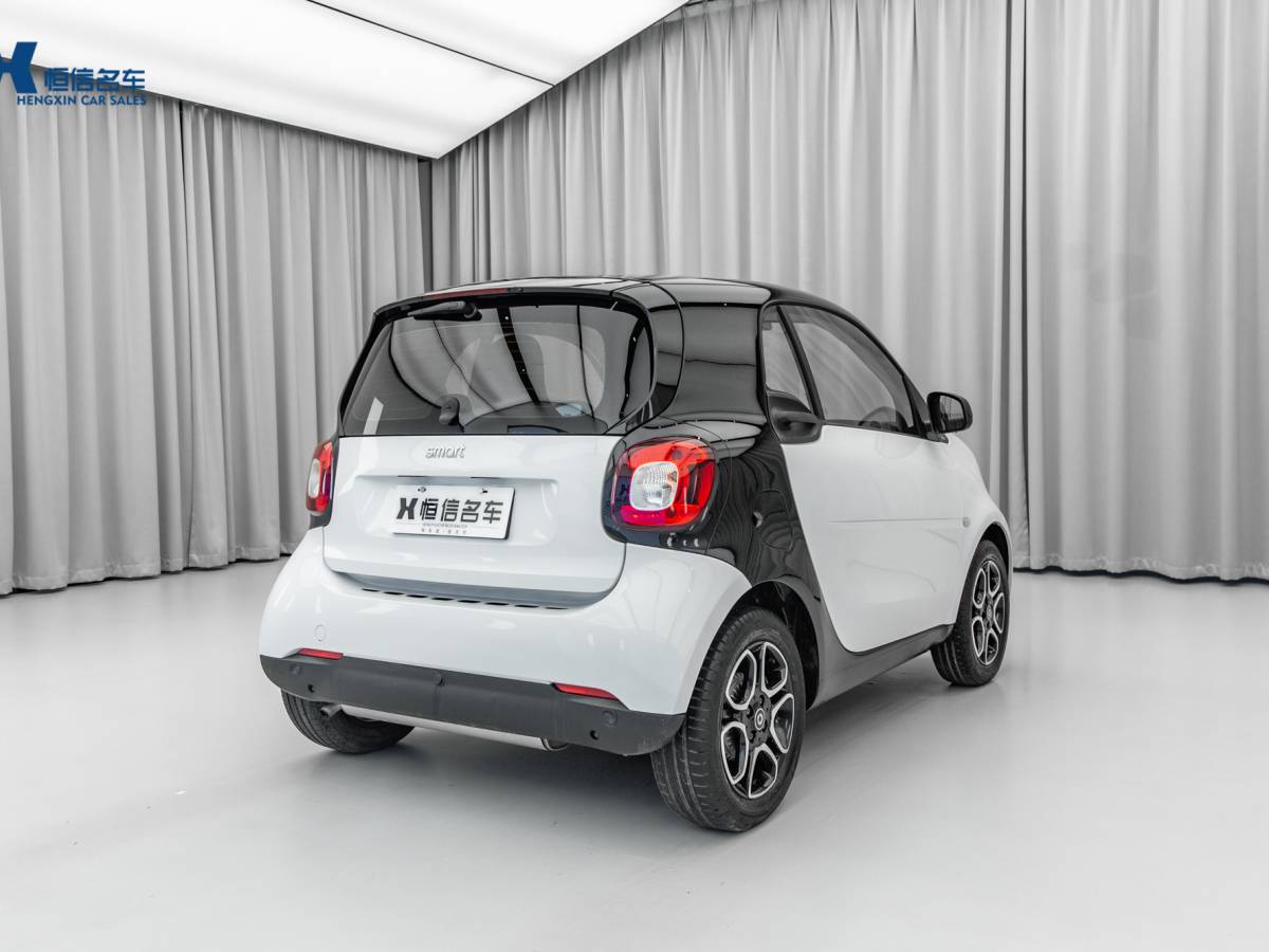 2019年8月smart fortwo  2019款 0.9T 66千瓦硬頂風(fēng)擎版 國(guó)VI