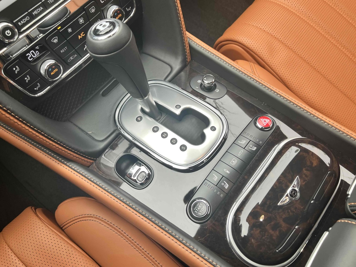2016年1月宾利 飞驰  2014款 4.0T V8 尊贵版